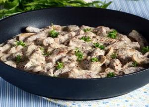 Stroganoff delicios de vită cu ciuperci - gătește acasă