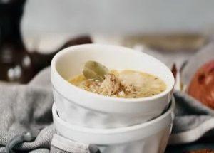 Sopa casolana amb blat sarraí i recepta de guisat